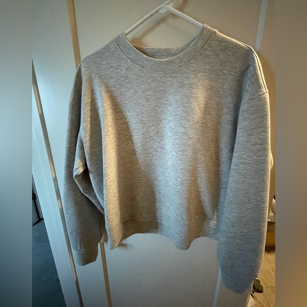 The Greii Crop Sweatshirt